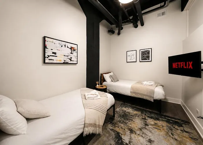 Chic Spacious 3br South Loop Near Mccormick Place, Roosevelt Cta & Shopping Area In *